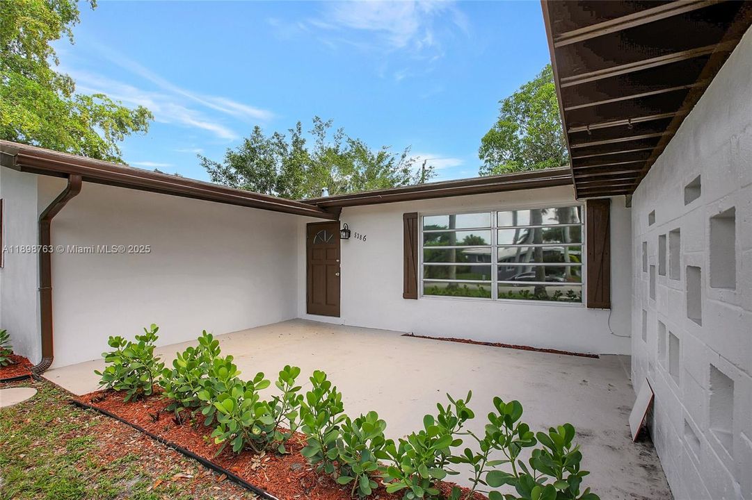 Recently Rented: $3,300 (3 beds, 2 baths, 1966 Square Feet)
