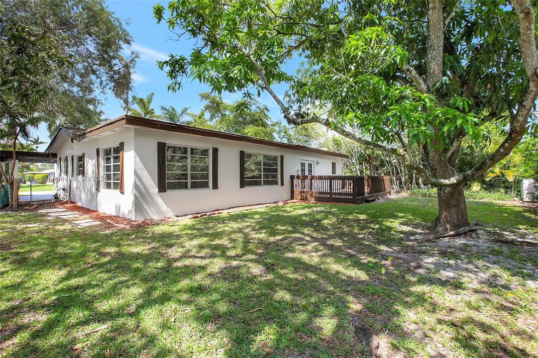 Recently Rented: $3,300 (3 beds, 2 baths, 1966 Square Feet)