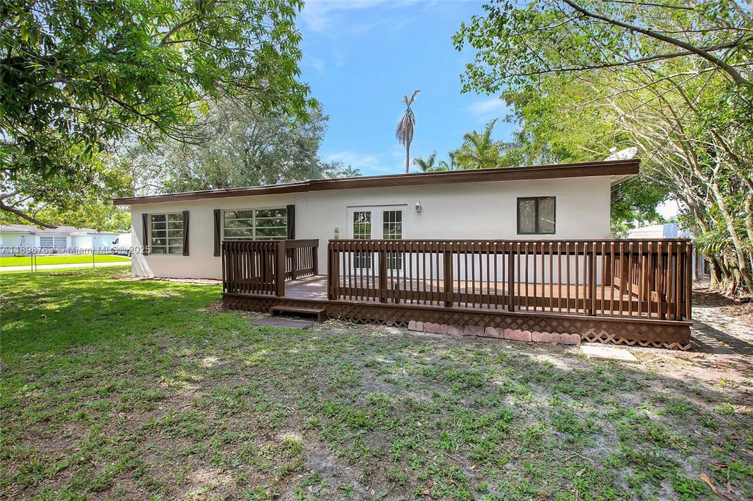 Recently Rented: $3,300 (3 beds, 2 baths, 1966 Square Feet)