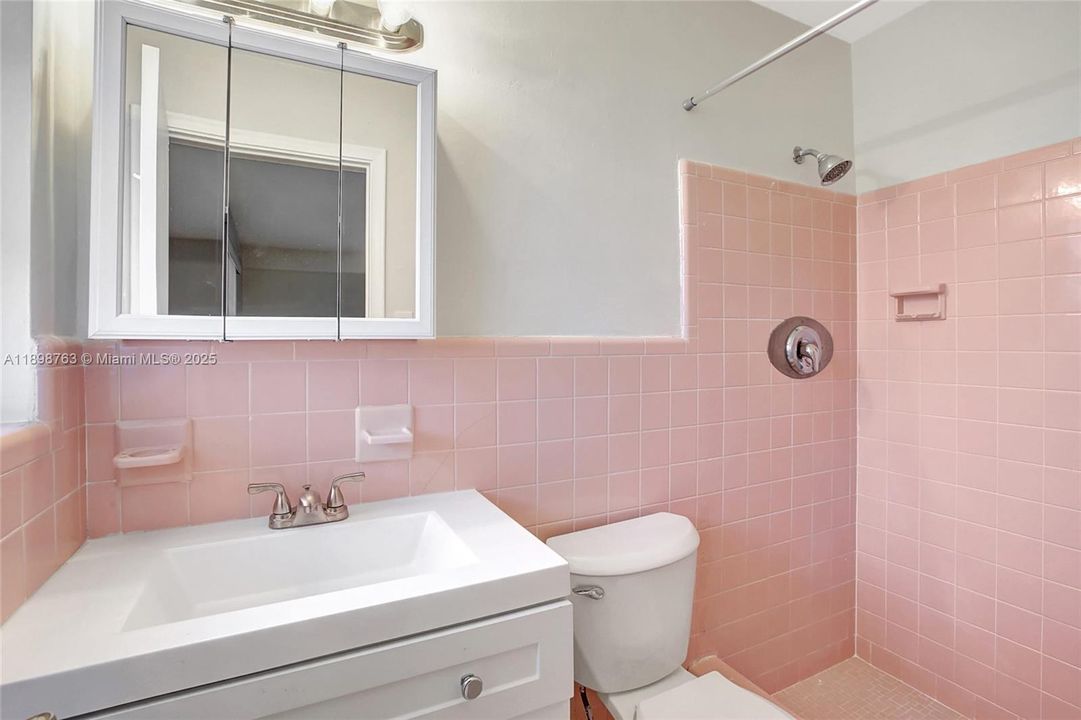 Recently Rented: $3,300 (3 beds, 2 baths, 1966 Square Feet)