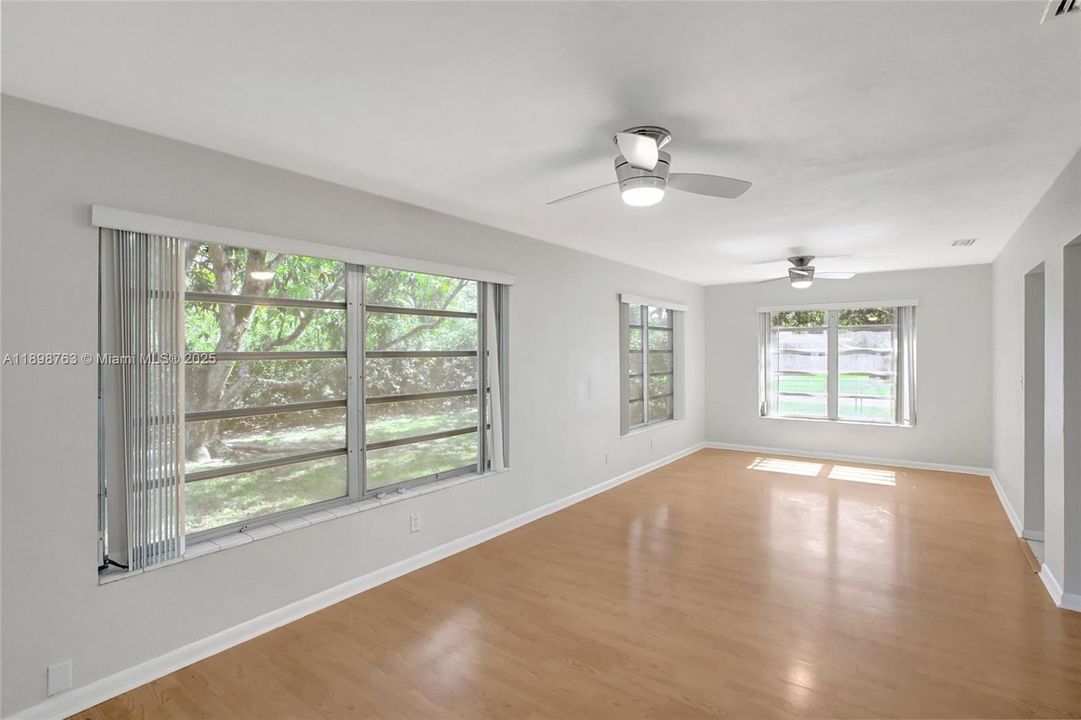 Recently Rented: $3,300 (3 beds, 2 baths, 1966 Square Feet)