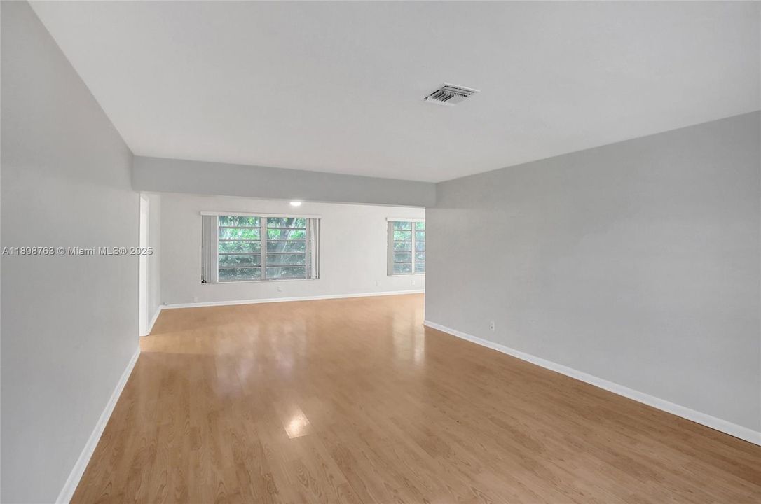 Recently Rented: $3,300 (3 beds, 2 baths, 1966 Square Feet)