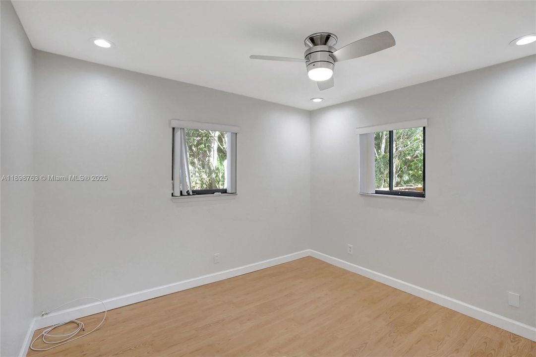 Recently Rented: $3,300 (3 beds, 2 baths, 1966 Square Feet)