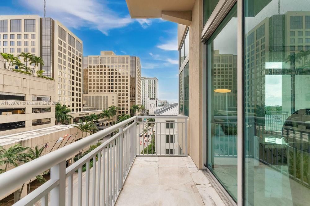 For Sale: $525,000 (2 beds, 1 baths, 997 Square Feet)