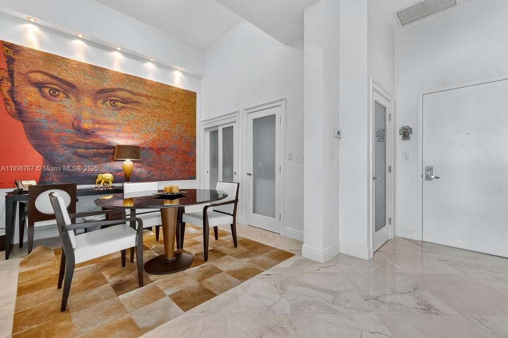 For Sale: $525,000 (2 beds, 1 baths, 997 Square Feet)