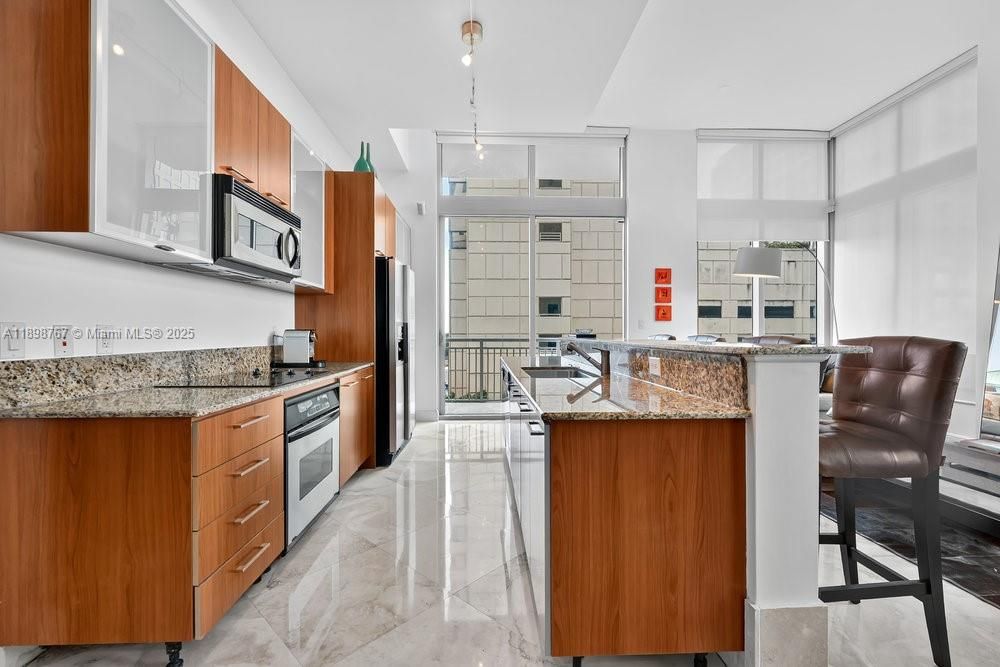 For Sale: $525,000 (2 beds, 1 baths, 997 Square Feet)