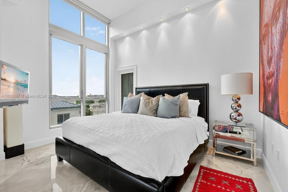 For Sale: $525,000 (2 beds, 1 baths, 997 Square Feet)