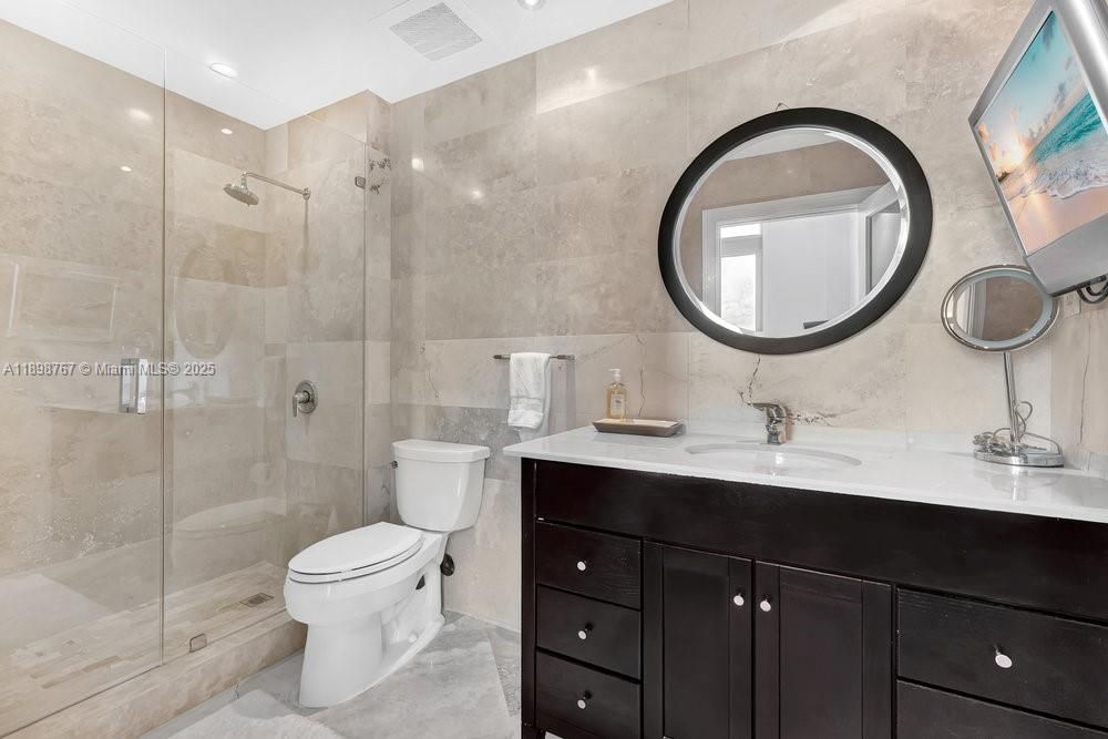 For Sale: $525,000 (2 beds, 1 baths, 997 Square Feet)