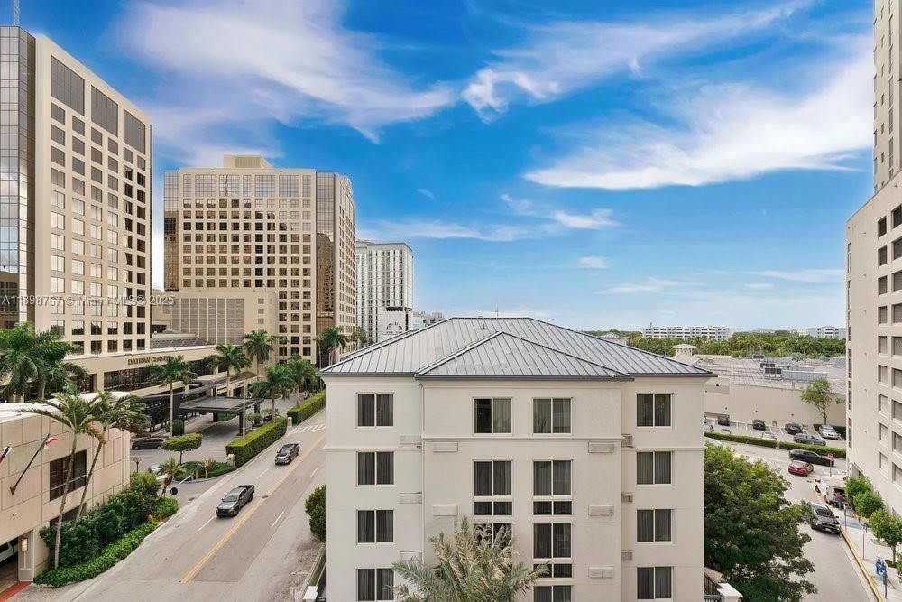 For Sale: $525,000 (2 beds, 1 baths, 997 Square Feet)