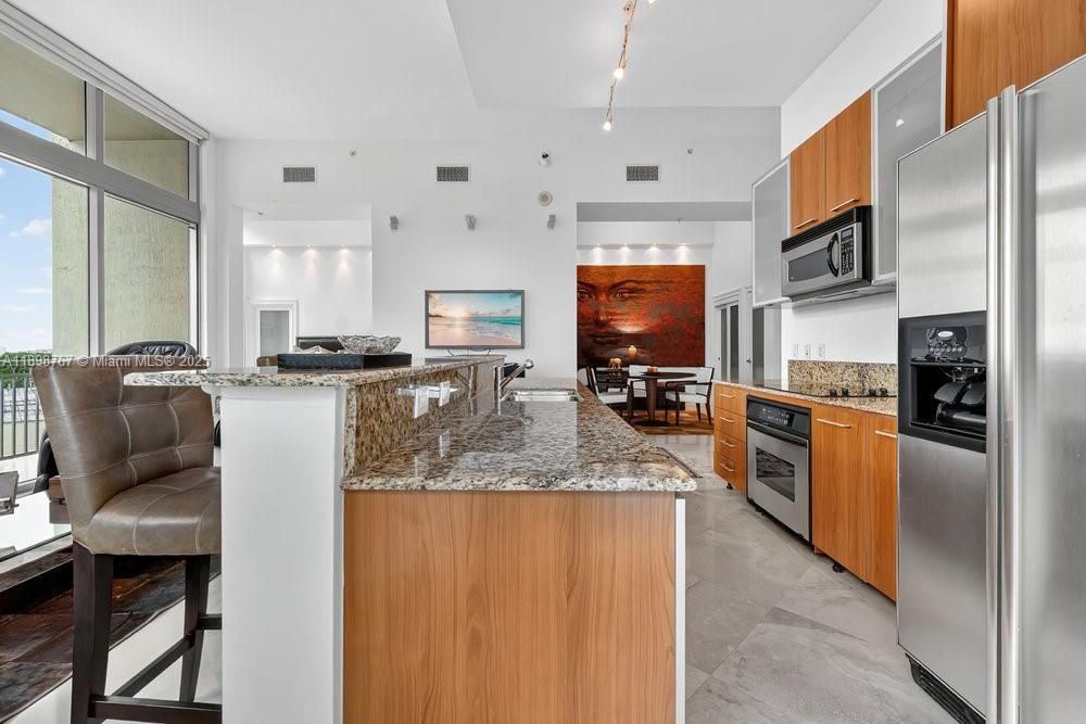 For Sale: $525,000 (2 beds, 1 baths, 997 Square Feet)