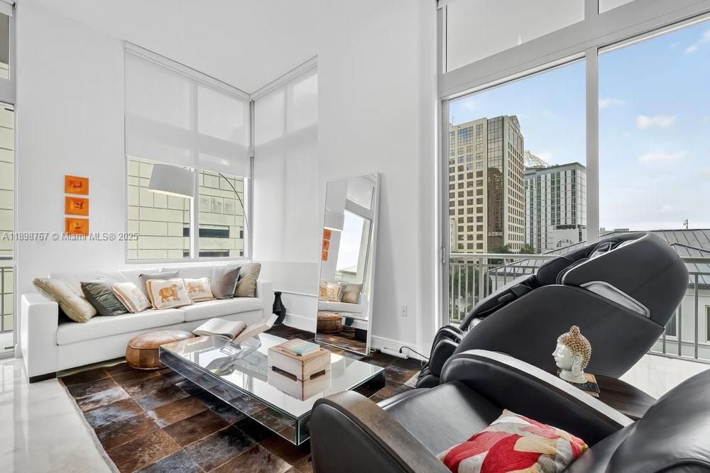 For Sale: $525,000 (2 beds, 1 baths, 997 Square Feet)