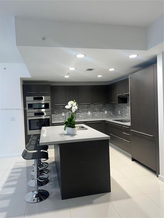 Под контрактом: $3,150 (2 спален, 2 ванн, 1244 Квадратных фут)