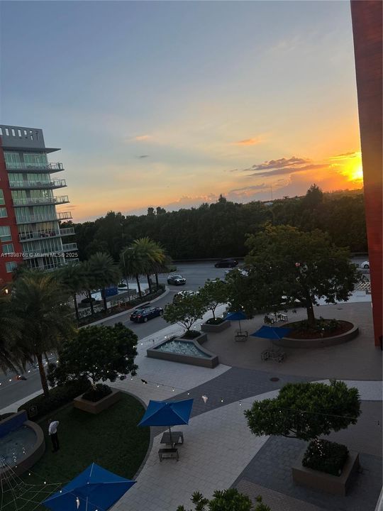 Под контрактом: $3,150 (2 спален, 2 ванн, 1244 Квадратных фут)