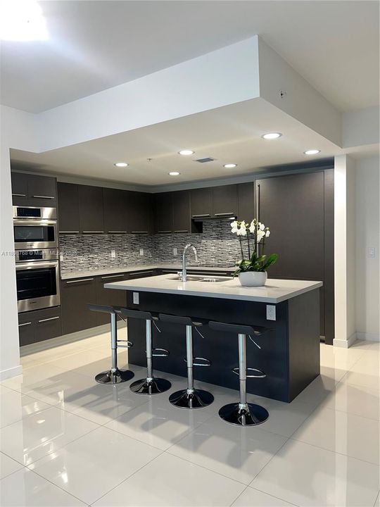 Под контрактом: $3,150 (2 спален, 2 ванн, 1244 Квадратных фут)