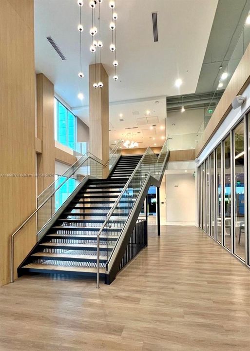 Под контрактом: $3,150 (2 спален, 2 ванн, 1244 Квадратных фут)