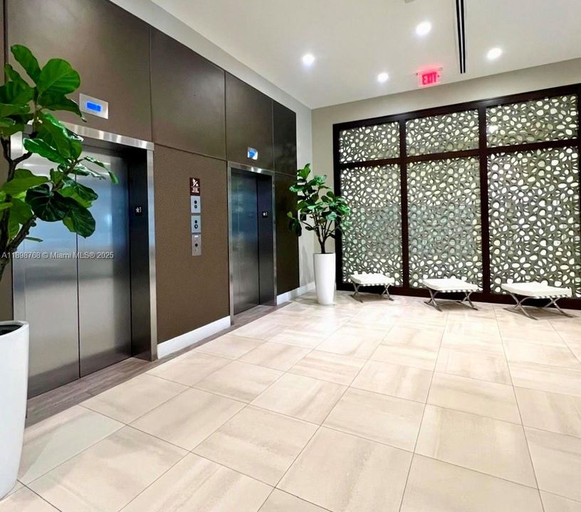 Под контрактом: $3,150 (2 спален, 2 ванн, 1244 Квадратных фут)