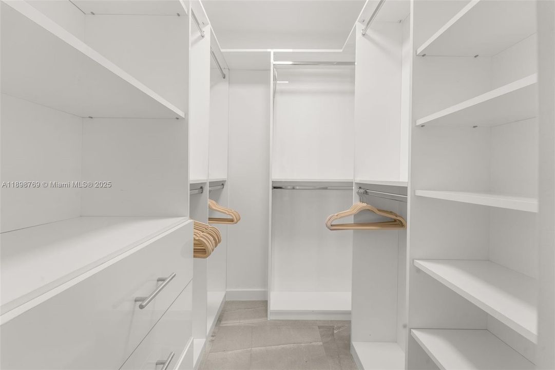 出租: $16,500 (2 贝兹, 2 浴室, 1570 平方英尺)