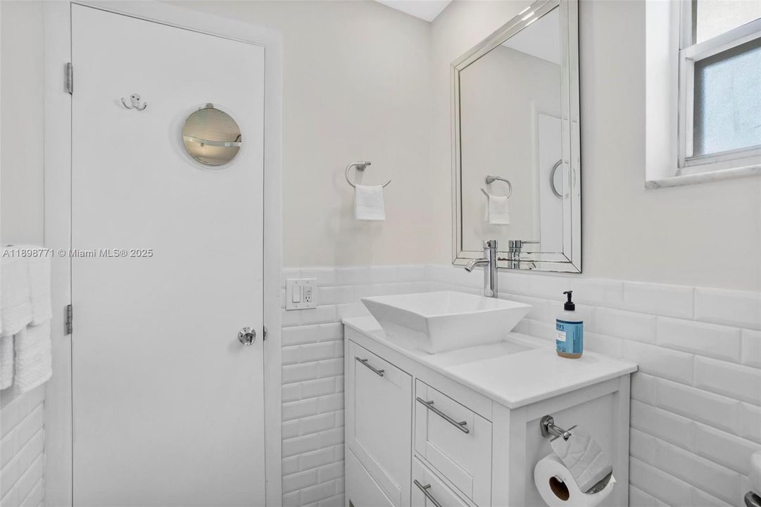 En Venta: $359,000 (1 camas, 1 baños, 670 Pies cuadrados)