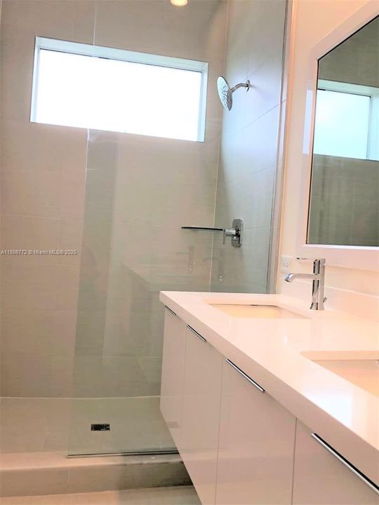 Recently Rented: $3,950 (3 beds, 2 baths, 1692 Square Feet)