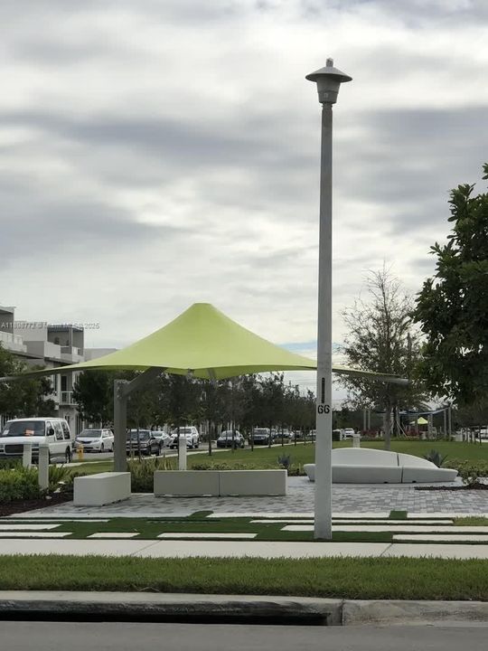 Recently Rented: $3,950 (3 beds, 2 baths, 1692 Square Feet)