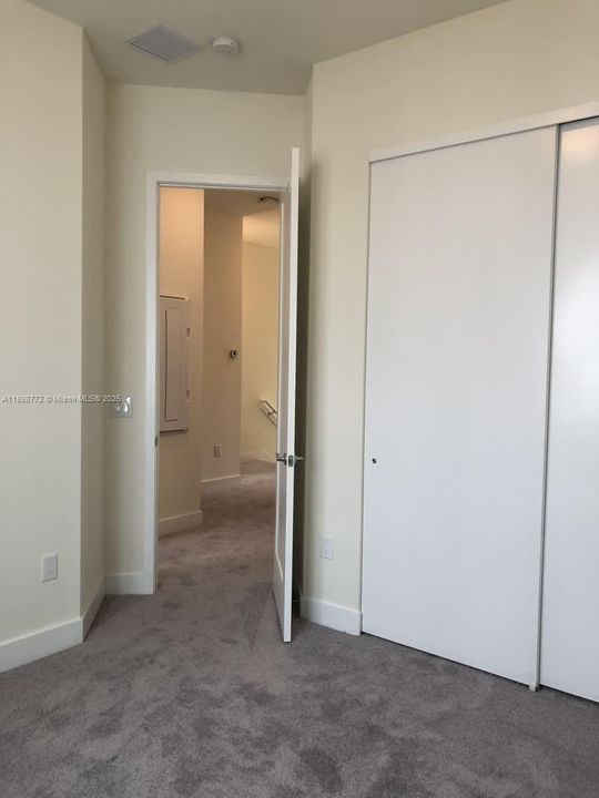 Recently Rented: $3,950 (3 beds, 2 baths, 1692 Square Feet)