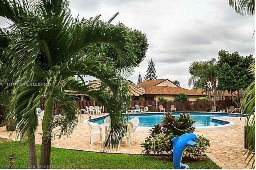 На продажу: $399,999 (3 спален, 2 ванн, 1823 Квадратных фут)