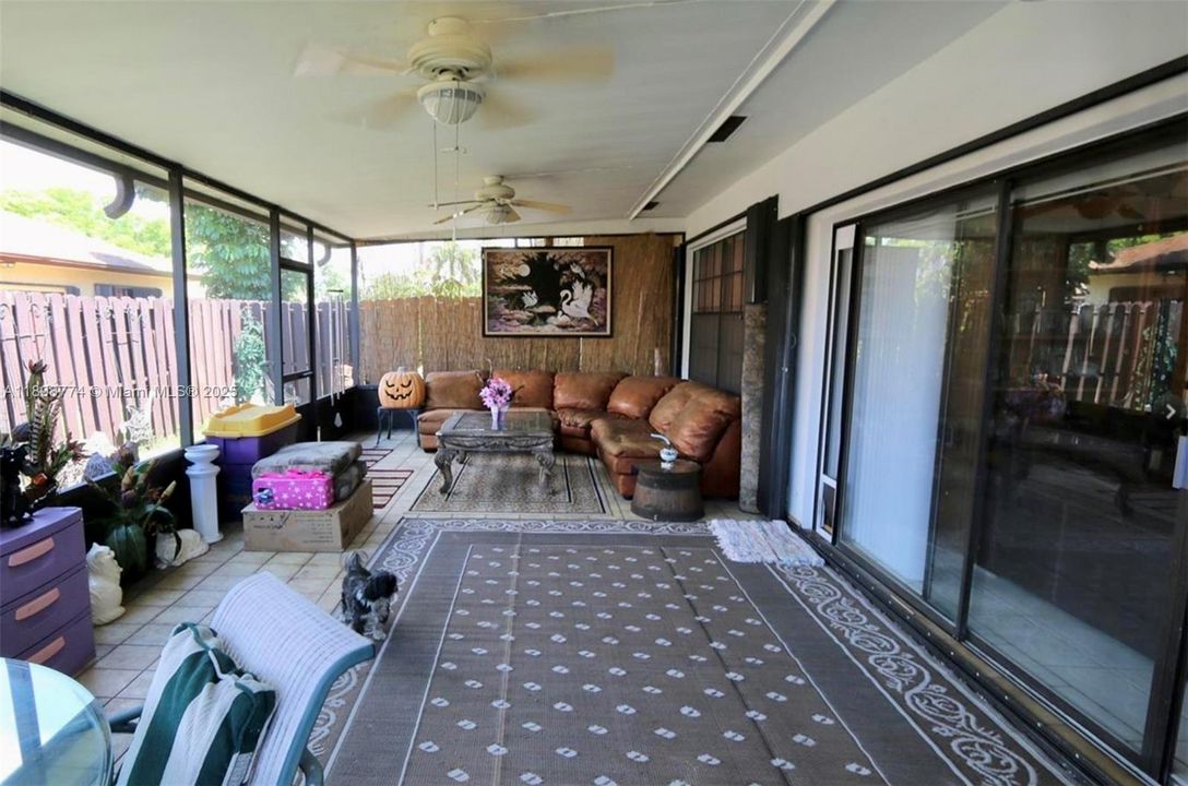 На продажу: $399,999 (3 спален, 2 ванн, 1823 Квадратных фут)