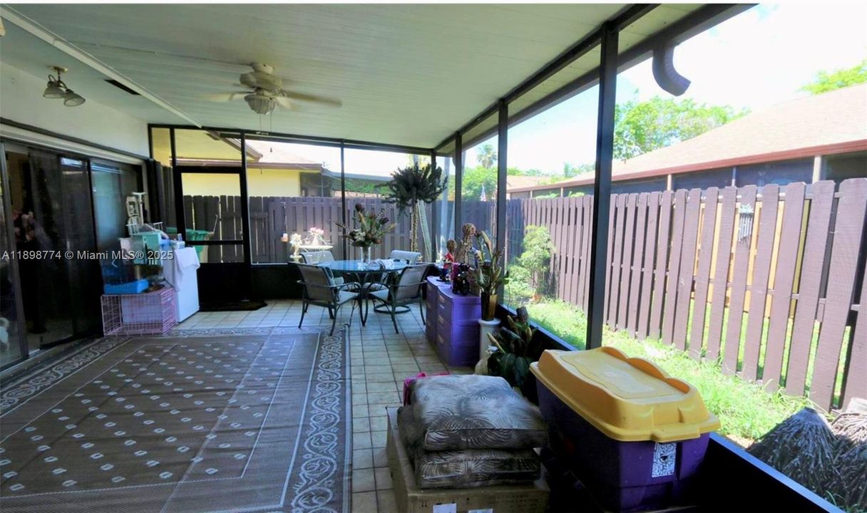 На продажу: $399,999 (3 спален, 2 ванн, 1823 Квадратных фут)