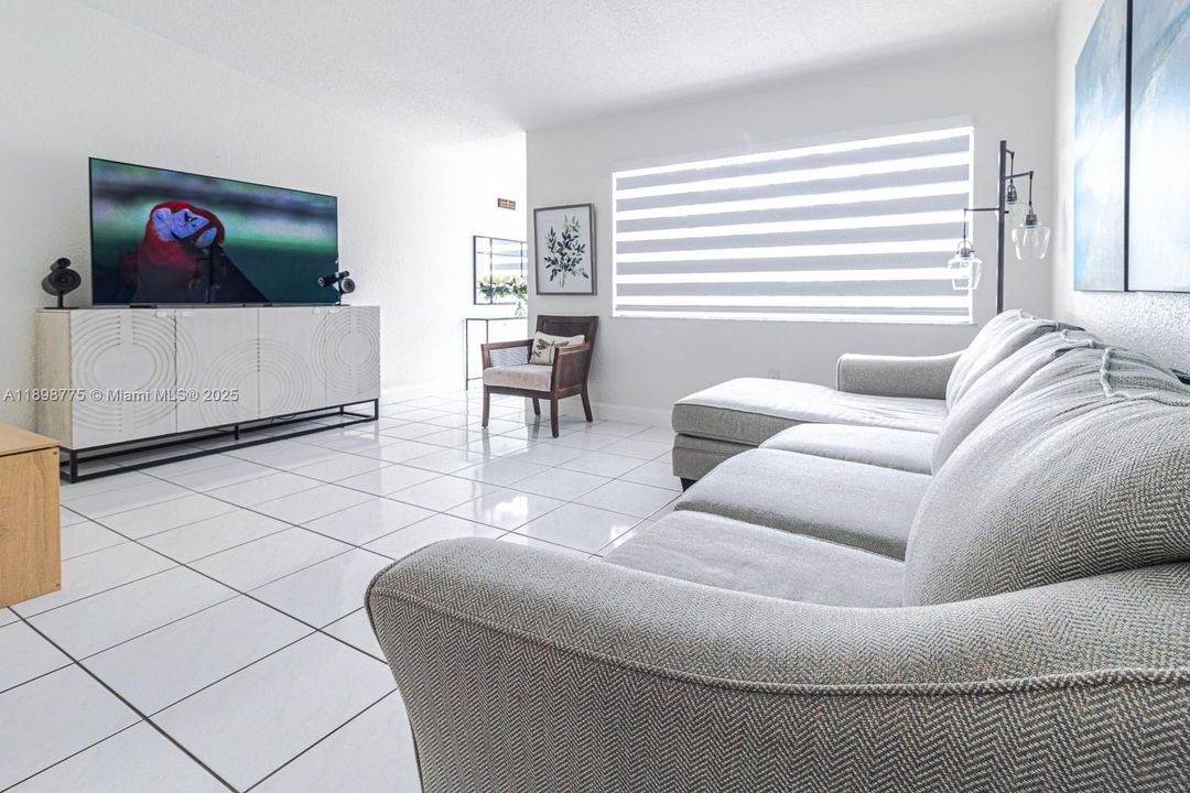 En Venta: $420,000 (3 camas, 2 baños, 1270 Pies cuadrados)