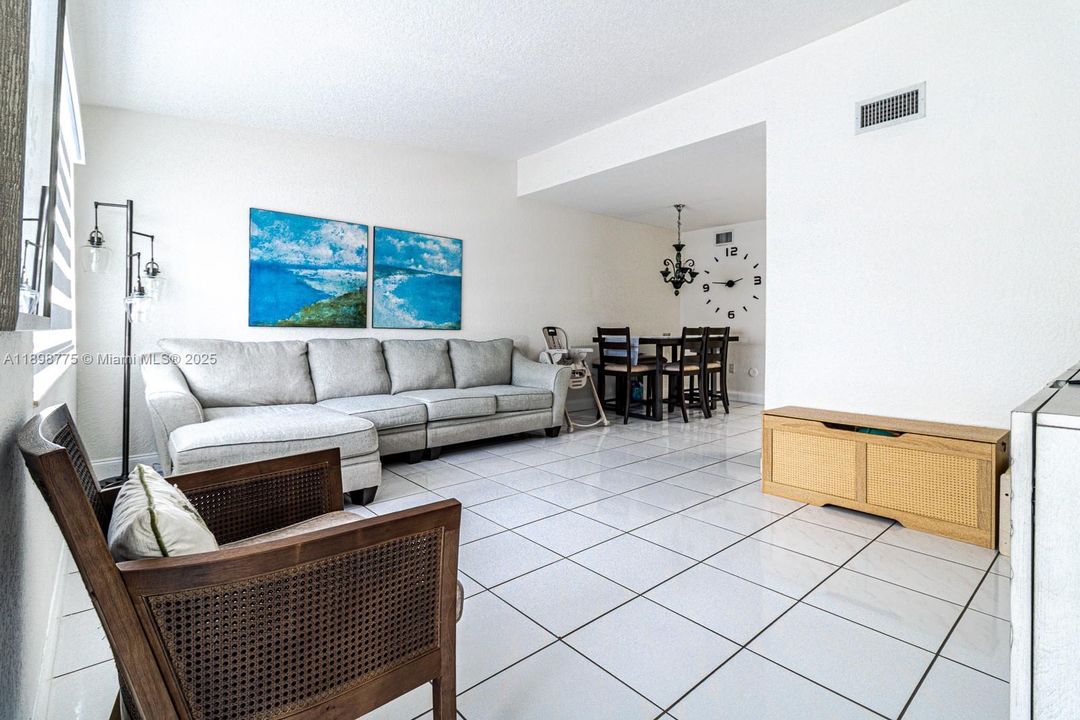 En Venta: $420,000 (3 camas, 2 baños, 1270 Pies cuadrados)