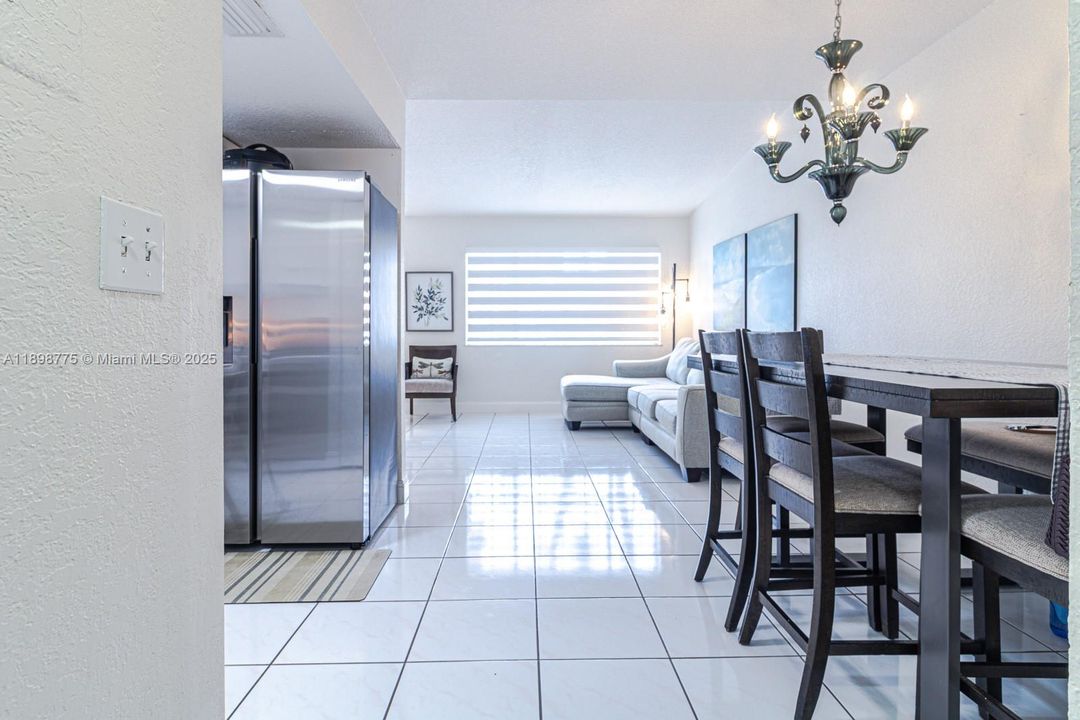 En Venta: $420,000 (3 camas, 2 baños, 1270 Pies cuadrados)