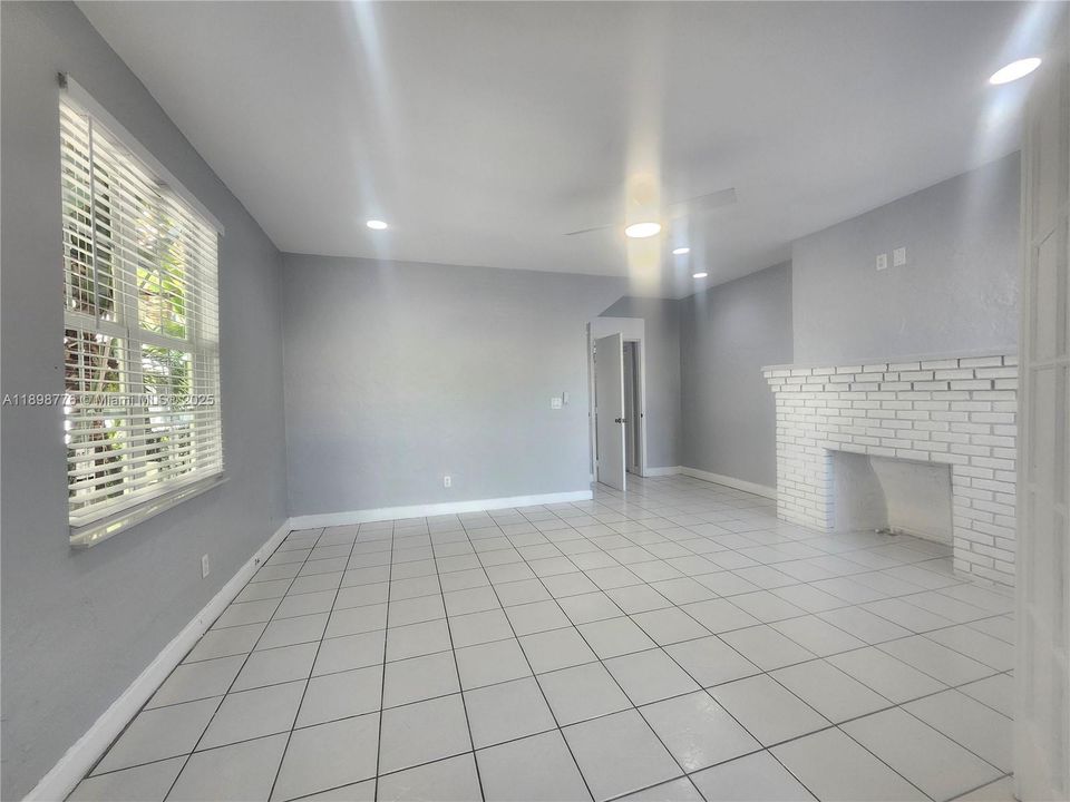 Recently Rented: $2,750 (2 beds, 1 baths, 0 Square Feet)