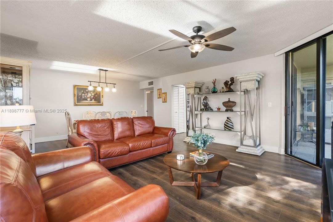 最近售出: $379,500 (3 贝兹, 2 浴室, 1550 平方英尺)