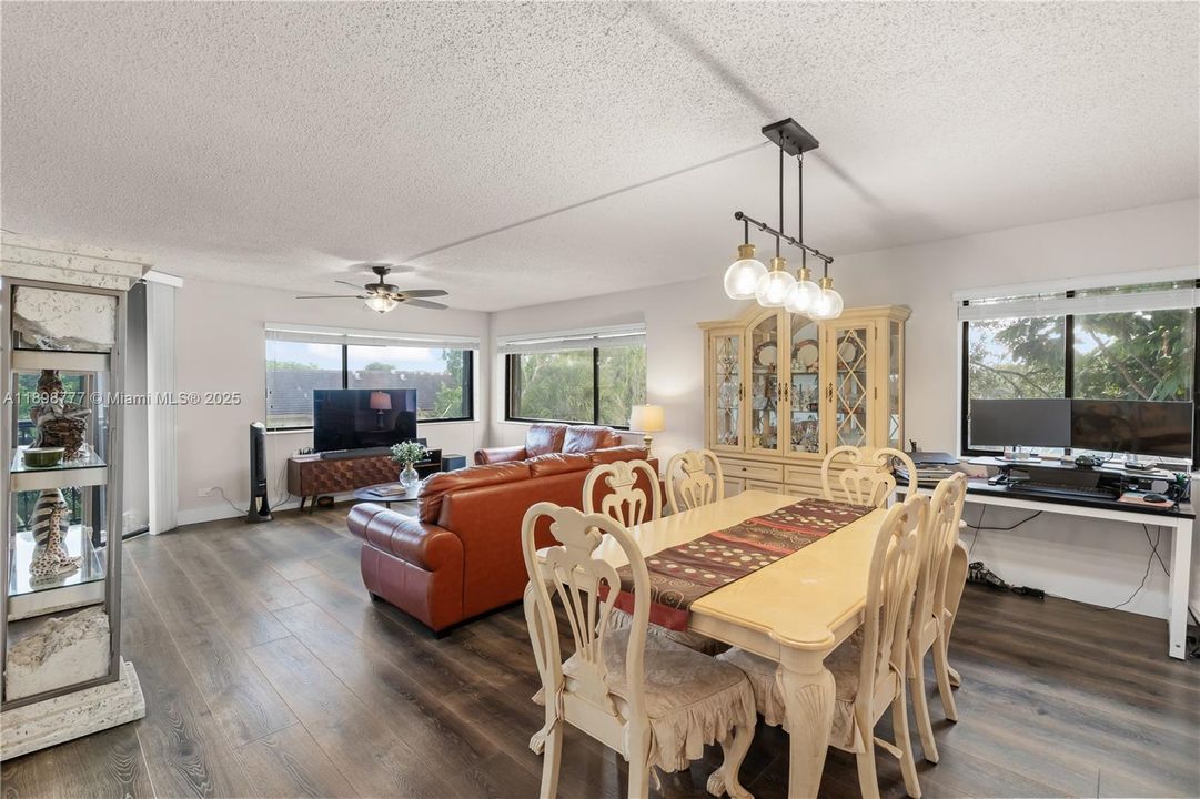 最近售出: $379,500 (3 贝兹, 2 浴室, 1550 平方英尺)