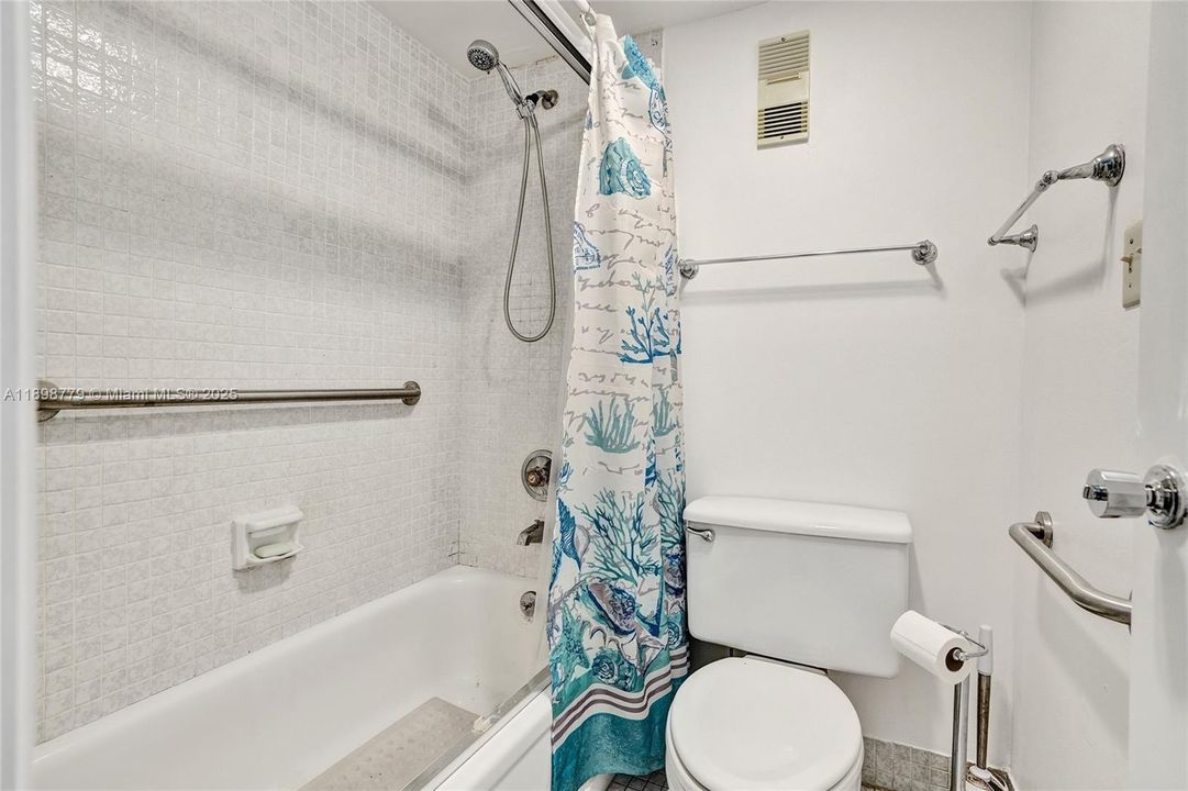 待售: $131,000 (1 贝兹, 1 浴室, 740 平方英尺)