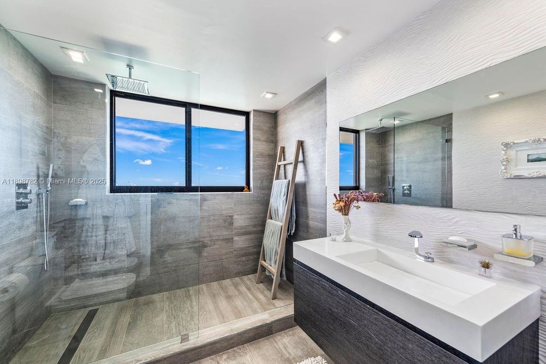 Stunning updated main bathroom