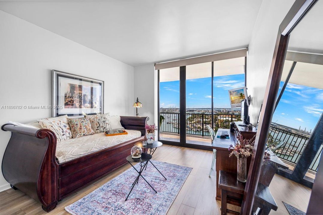 Guest Bedroom / Office