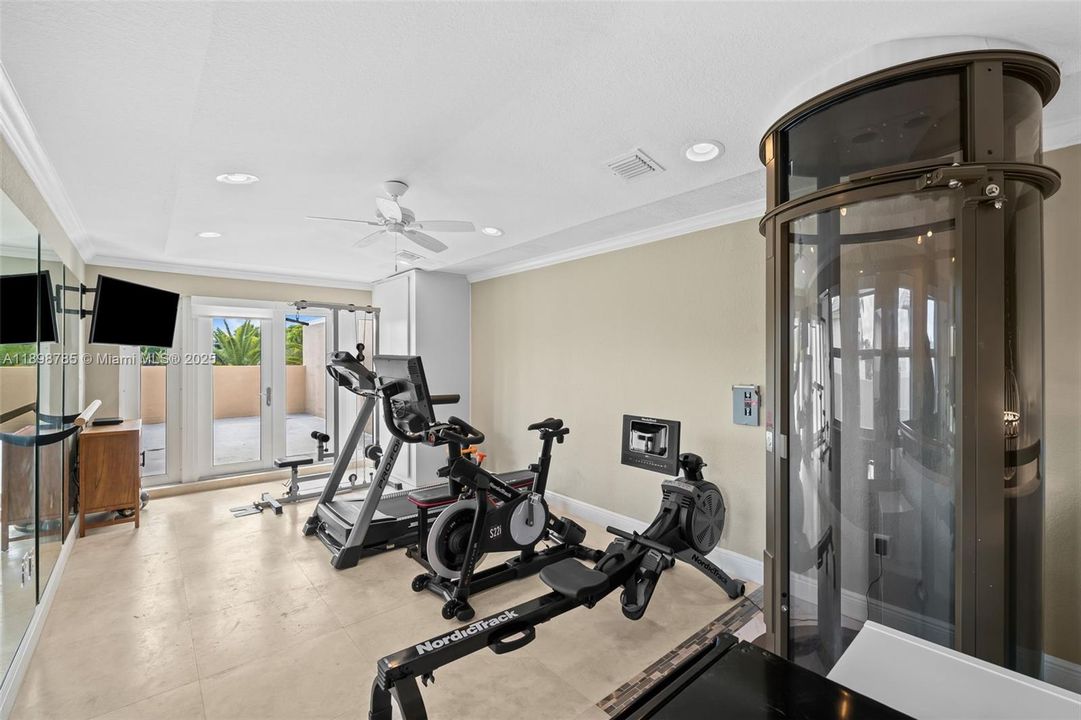 Top floor flex space