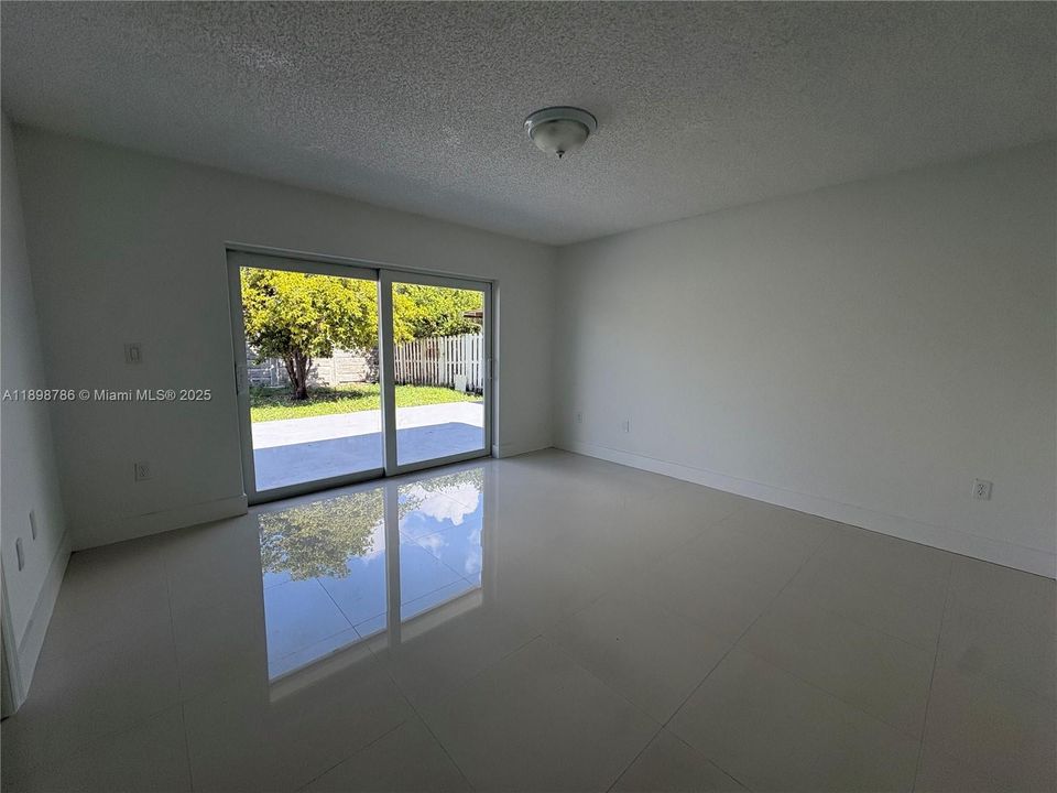 Под контрактом: $3,600 (3 спален, 2 ванн, 1591 Квадратных фут)