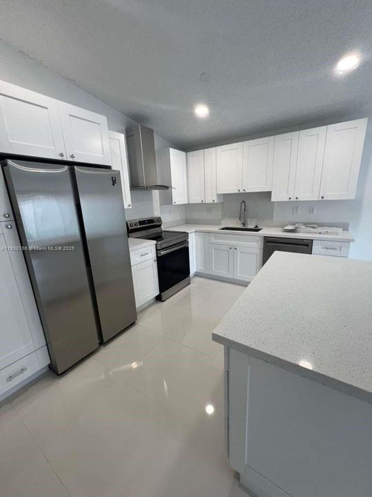 Под контрактом: $3,600 (3 спален, 2 ванн, 1591 Квадратных фут)