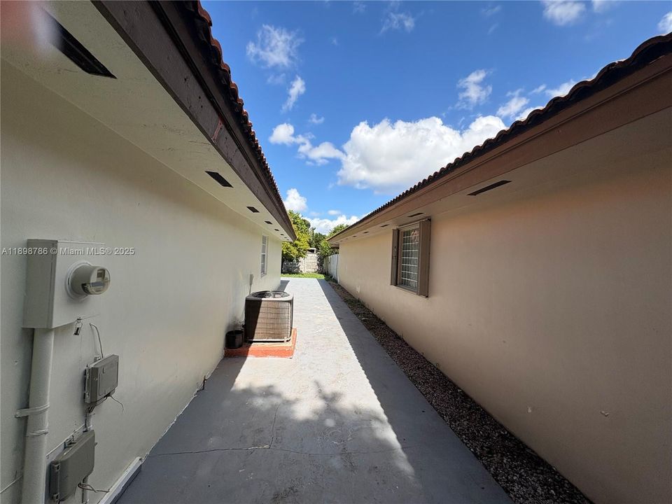 Под контрактом: $3,600 (3 спален, 2 ванн, 1591 Квадратных фут)