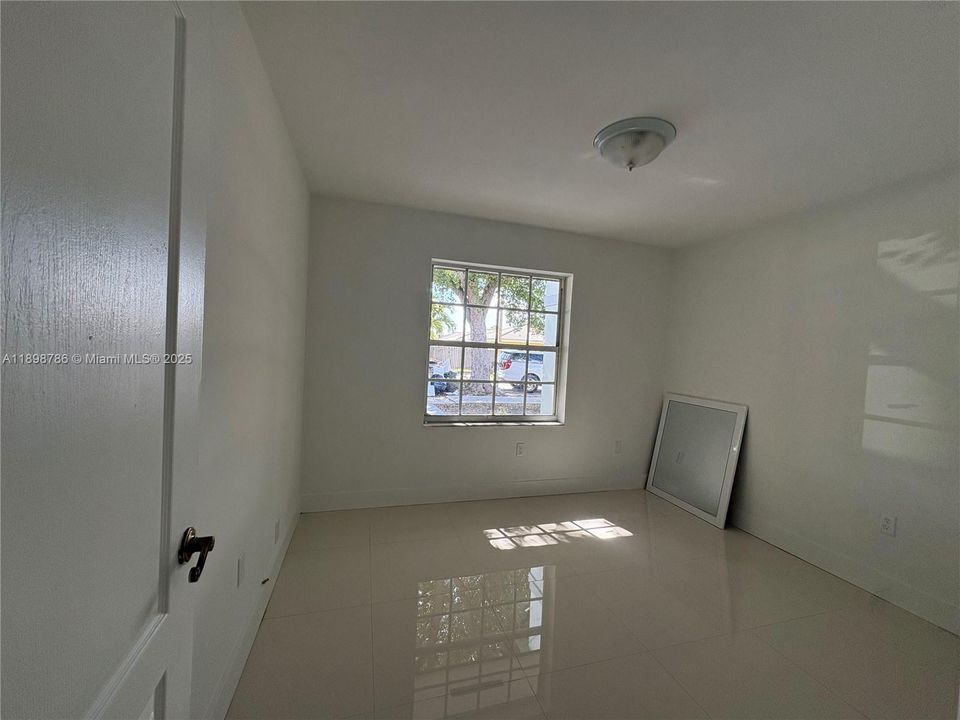 Под контрактом: $3,600 (3 спален, 2 ванн, 1591 Квадратных фут)