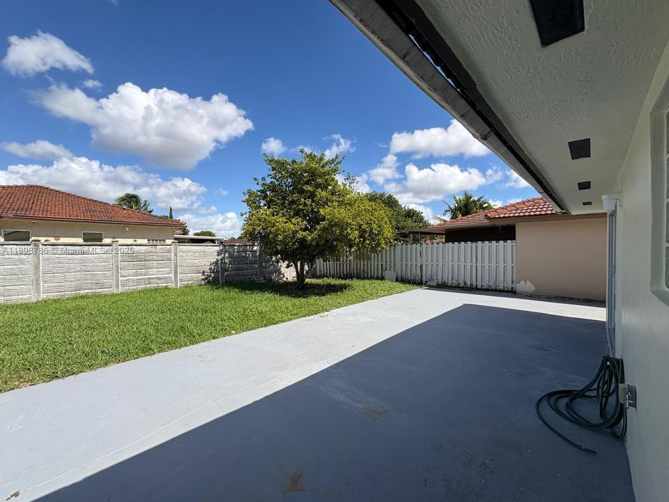 Под контрактом: $3,600 (3 спален, 2 ванн, 1591 Квадратных фут)