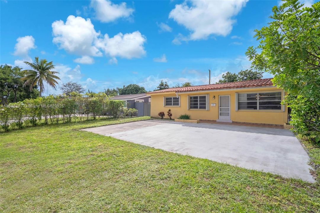 待售: $405,000 (2 贝兹, 1 浴室, 1020 平方英尺)