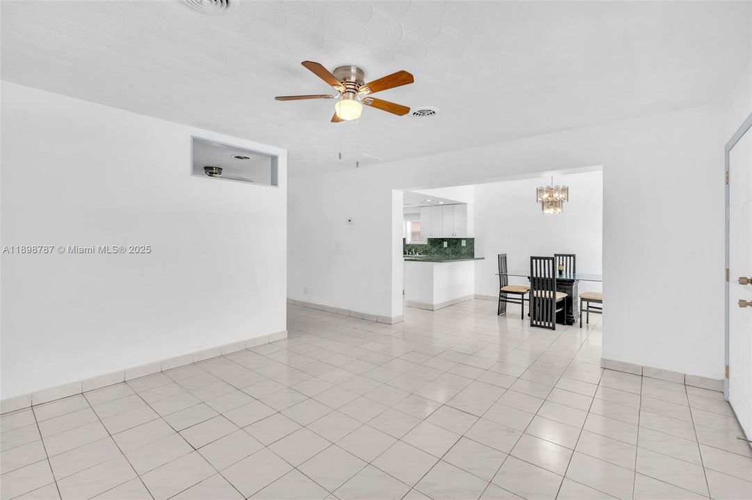 待售: $405,000 (2 贝兹, 1 浴室, 1020 平方英尺)