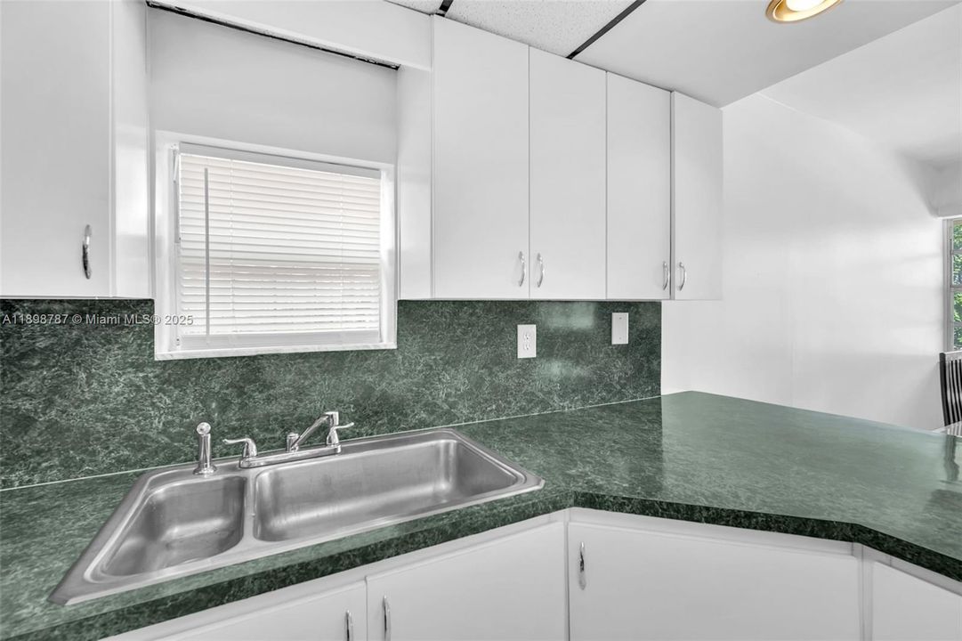 待售: $405,000 (2 贝兹, 1 浴室, 1020 平方英尺)