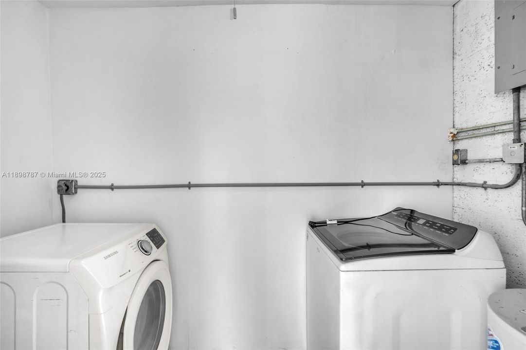 待售: $405,000 (2 贝兹, 1 浴室, 1020 平方英尺)