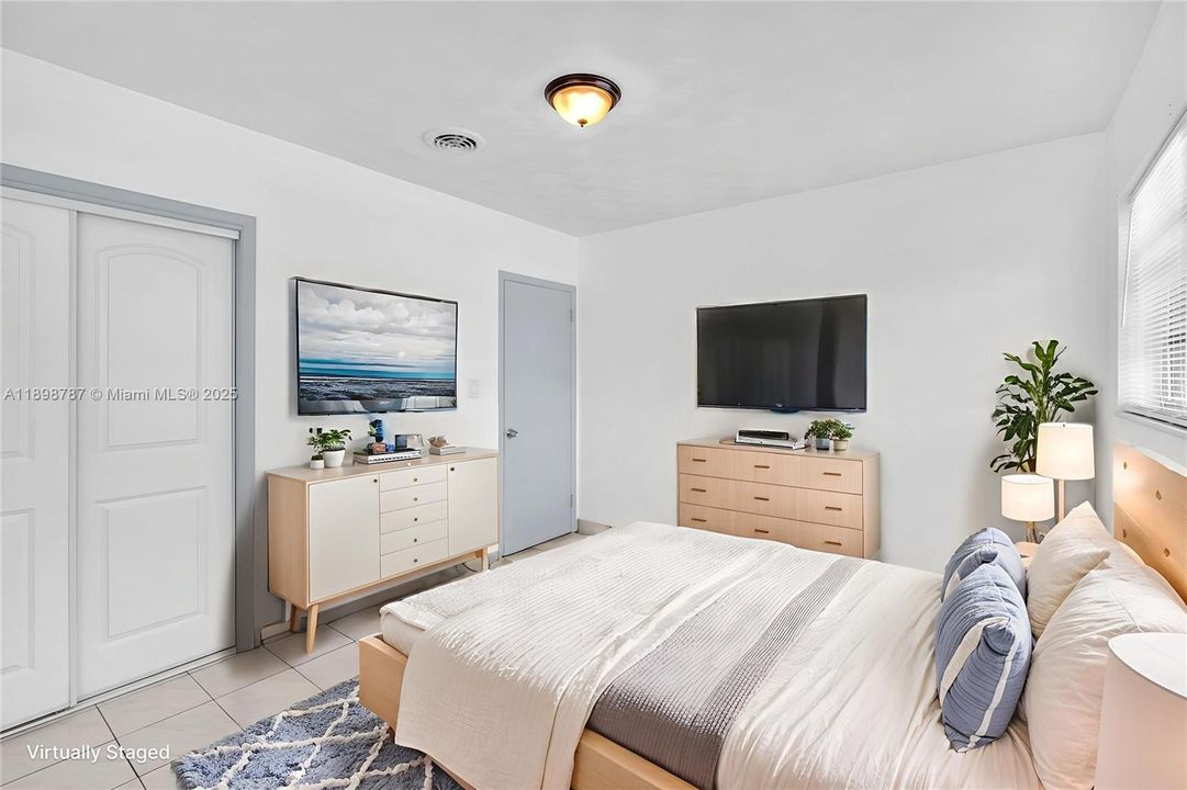 待售: $405,000 (2 贝兹, 1 浴室, 1020 平方英尺)