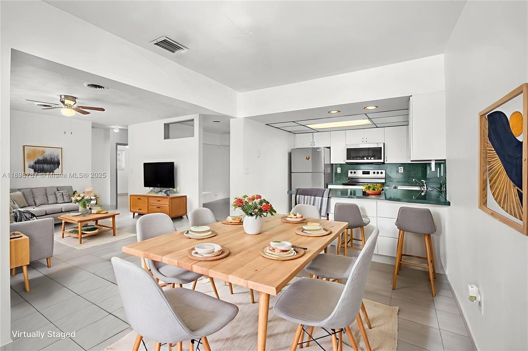 待售: $405,000 (2 贝兹, 1 浴室, 1020 平方英尺)