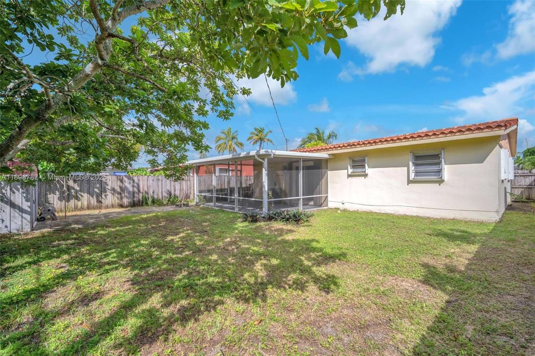 待售: $405,000 (2 贝兹, 1 浴室, 1020 平方英尺)